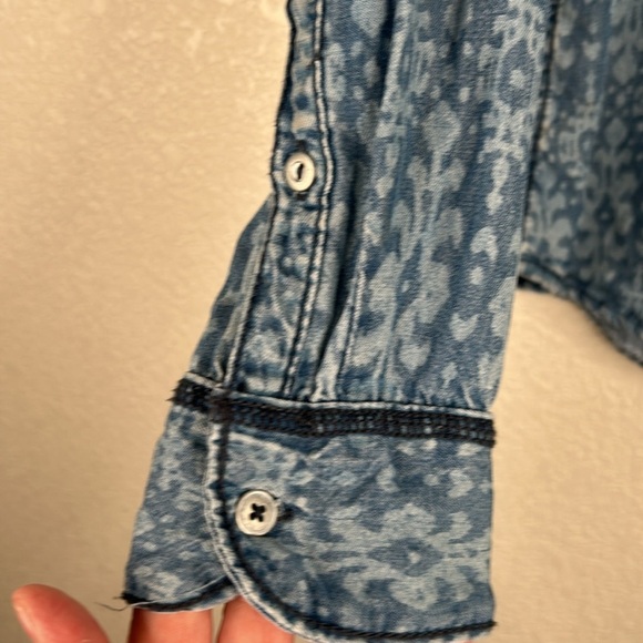 Holding Horses Chambray Damask Print Long Sleeve Button Down Top Size Small - Picture 4 of 7